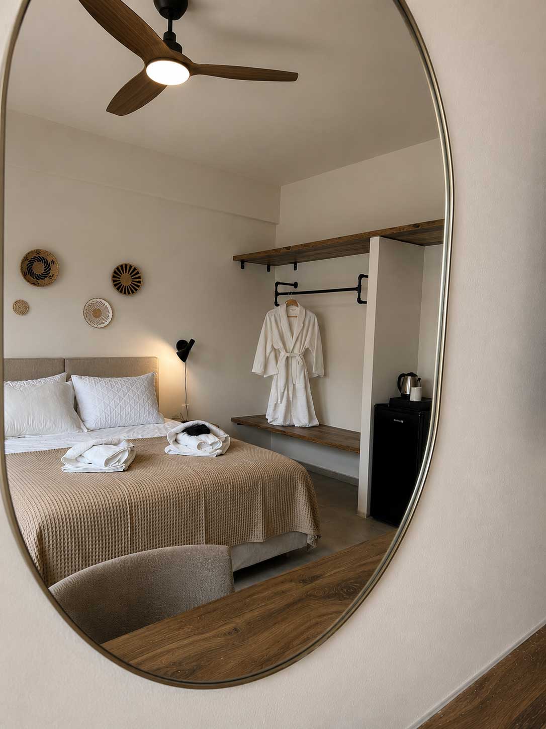 Υπνοδωμάτιο στα καταλύματα Thyme timeless stay στις Καμάρες στη Σίφνο